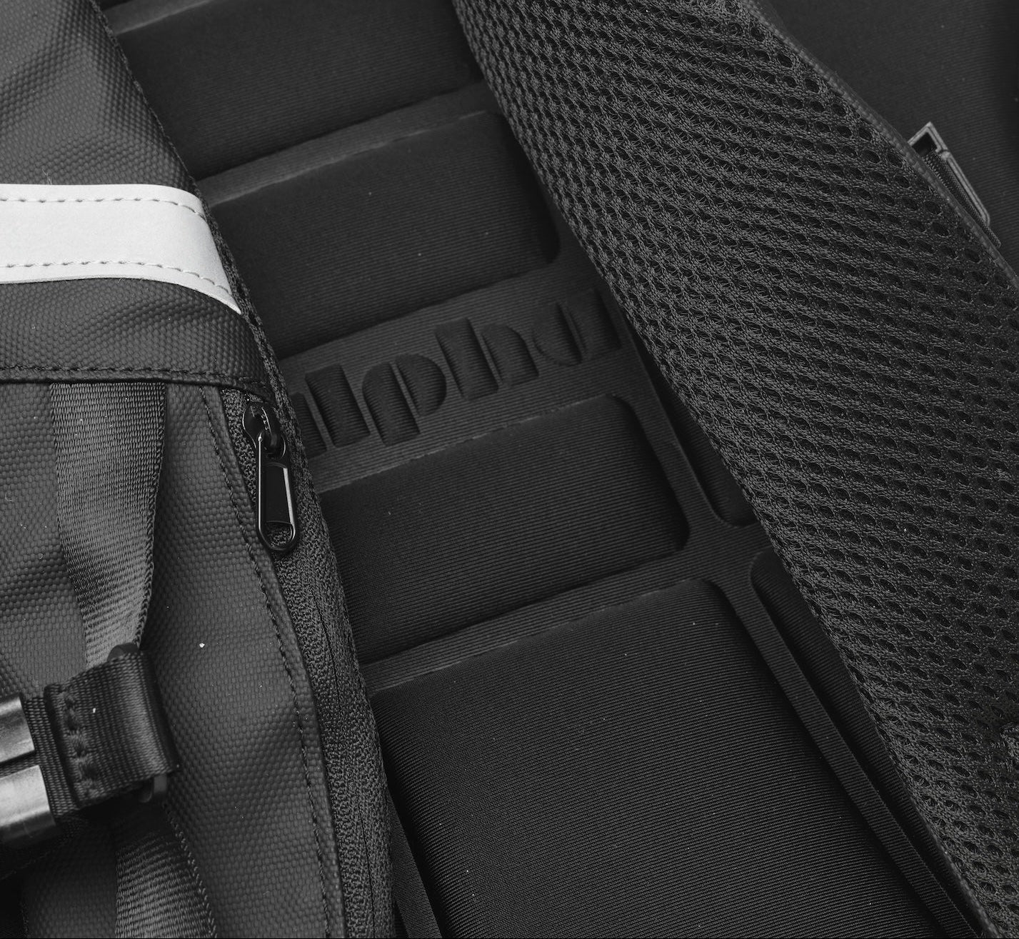 files/shirt_shaped_backpack_ergonomic_padding.jpg